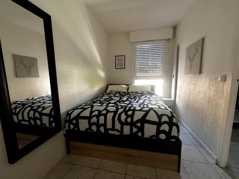 Joli Appartement T2 Centre Port Avec Wifi Agde Exterior foto